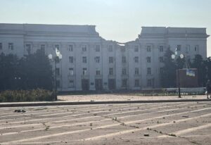 Росіяни зруйнували КАБами центр Херсона
