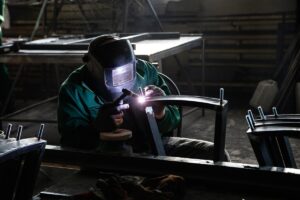 Російські заводи масово залучають робітників з Азії