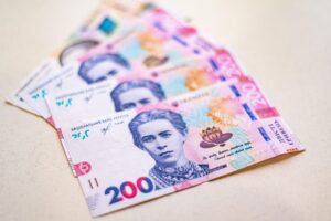 Середня зарплата зросла на чверть
