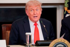 Трамп назвав Грету Тунберг “дивною” та порадив їй курси з гніву