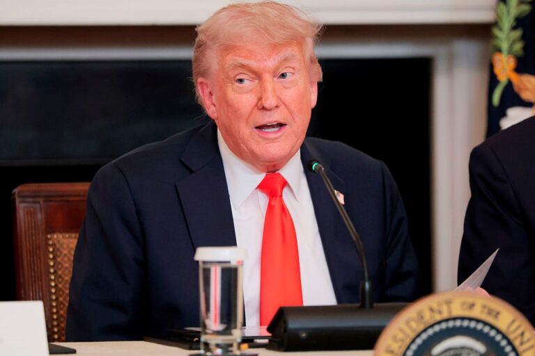 Трамп назвав Грету Тунберг “дивною” та порадив їй курси з гніву