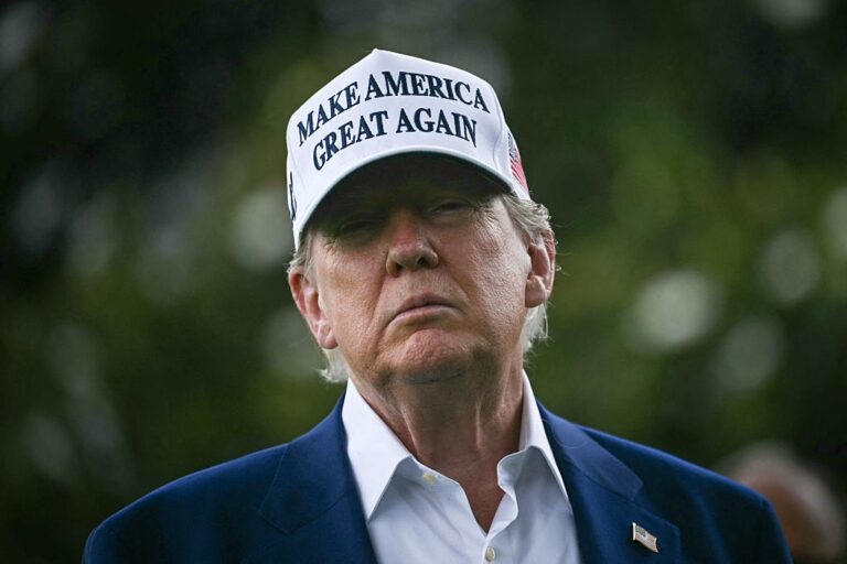 Трамп обвалив долар до значень 2022 року