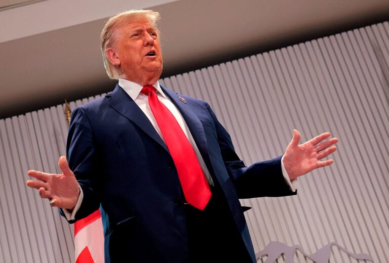Трамп запустить мобільний оператор Trump Mobile