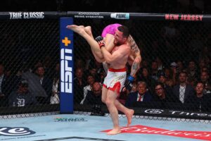 Новини спорту - У бою за тимчасовий титул WBA у супертяжах Уордлі нокаутував Хуні