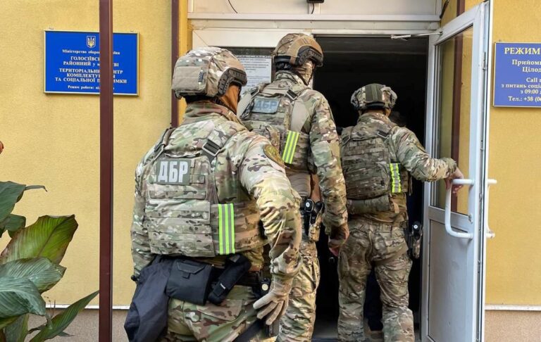 У Києві працівники ТЦК  допомогли тисячам ухилянтів – ДБР