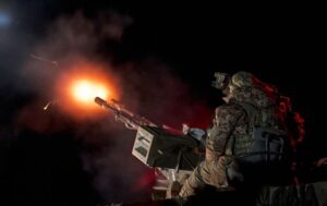 У Києві прогриміли вибухи на тлі загрози балістики