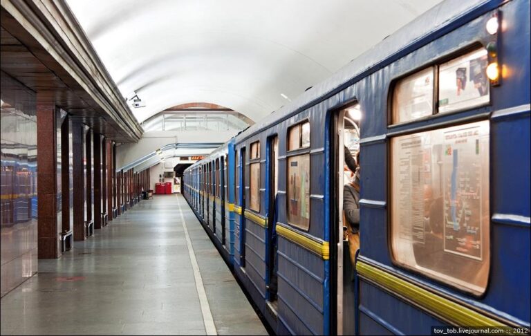 У Києві тимчасово зачинили центральну станцію метро