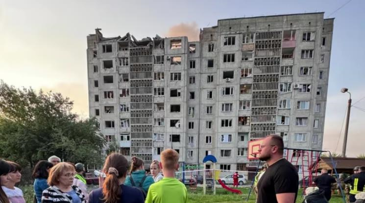 У Луцьку внаслідок обстрілу пошкоджено багатоповерхівку, п’ятеро поранених