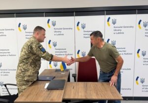 У Польщі четверта група добровольців підписала контракти із ЗСУ