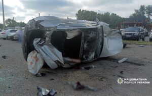 У Полтаві Tesla влетіла в парковку, є постраждалі