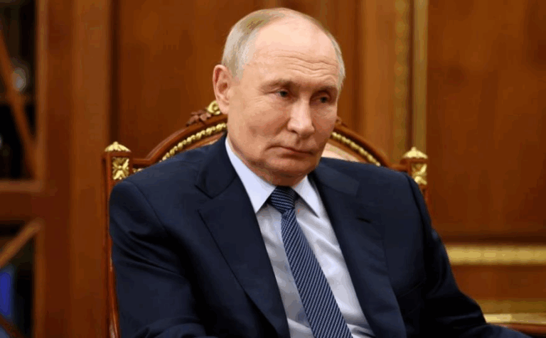 У Росії почали продавати свічки “з запахом Путіна”