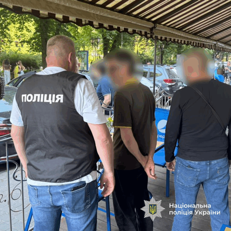 У шести регіонах викрили схеми для ухилянтів: ціна послуги сягала $25 тис.