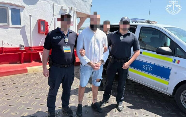 В Україну екстрадували організатора банди паліїв