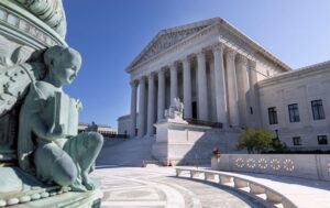 Верховний суд США заборонив нижчим судам блокувати укази Трампа
