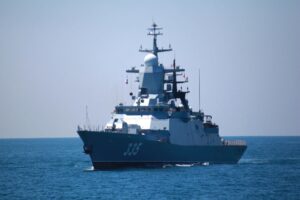 Військові кораблі РФ почали супроводжувати “тіньові” танкери через Ла-Манш