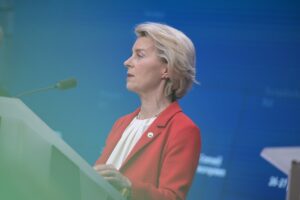 Вступ у Євросоюз: ЄК виступає за перемови з Києвом