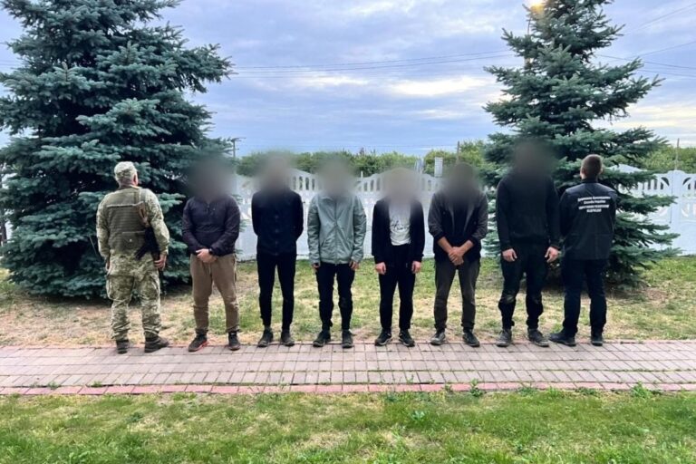 Йшли в Угорщину: прикордонники викрили групу порушників