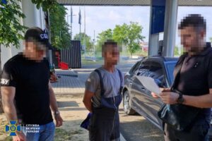 Затримано 14 організаторів схем для ухилянтів
