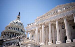 ЗМІ: США пом’якшать “кістколомні” санкції проти РФ