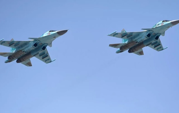 ЗСУ знищили два літаки Су-34 на аеродромі у РФ