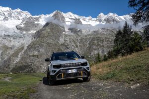 Jeep Avenger досяг 200 тисяч замовлень та отримав повнопривідну версію 4xe
