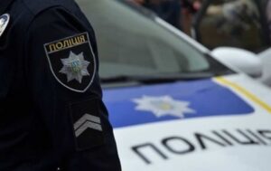 Метал розкидало по трасі: на Київщині зіткнулись вантажівки