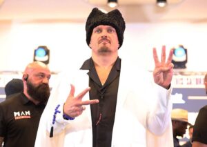 На церемонії зважування у Дюбуа було на 8 кг більше, ніж в Усика