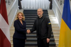 Перша партія БТР уже прибула в Україну – прем’єр Латвії