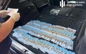 Посадовця податкової на Хмельниччині зловили на хабарі