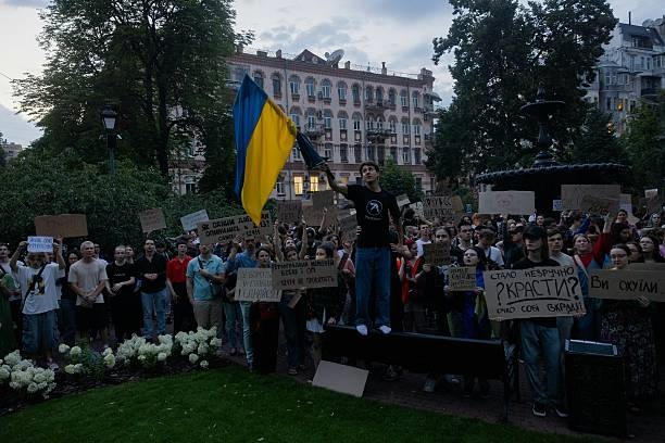 РФ на тлі протестів в Україні почала масштабну інформоперацію – розвідка