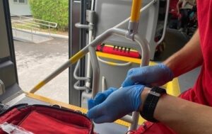 Росіяни вдарили по автобусу з цивільними на Сумщині