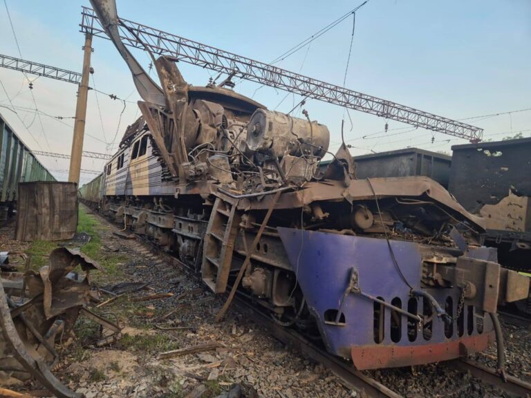 Росіяни вдруге за добу атакували локомотив на залізниці