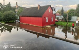 Рятувальники ліквідують наслідки негоди в п’яти областях