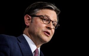 Спікер Джонсон розповів про долю законопроєкту про “драконівські санкції”