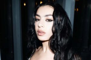 Співачка Charli XCX вийшла заміж