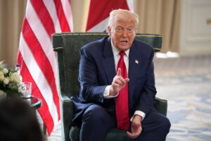 Трамп пригрозив “стерти з лиця землі” ядерні об’єкти Ірану