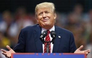Трампу не вдається відволікти увагу американців від справи Епштейна – ЗМІ