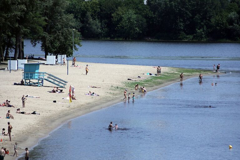 У Києві визначили безпечні для купання пляжі