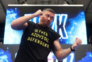 Усик і Дюбуа показали свою готовність: відео відкритого тренування