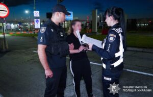 З ОАЕ екстрадували організаторку шахрайської схеми на зборах для ЗСУ