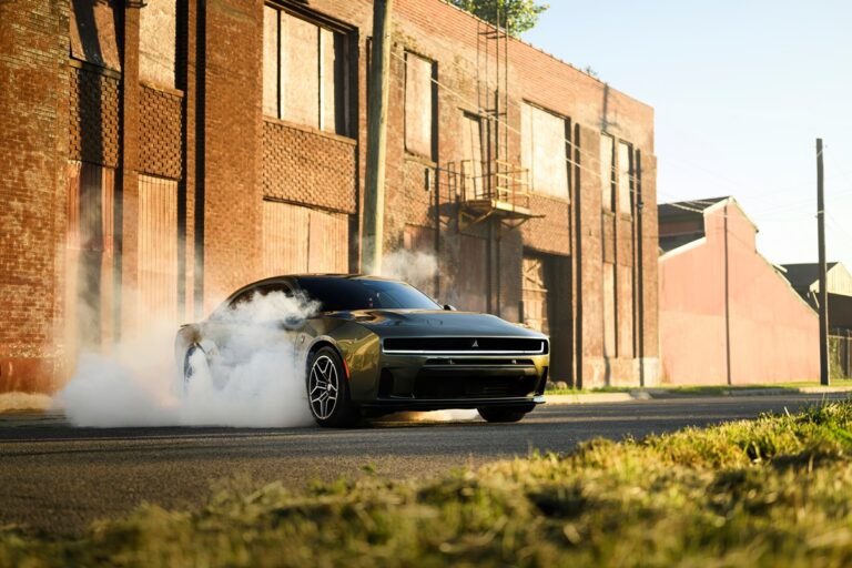 Dodge повертає бензиновий Charger