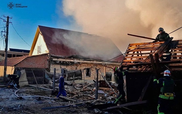 На Київщині через обстріл пошкоджено будинки і автомобілі