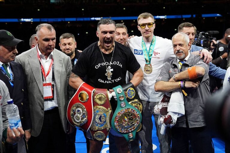Олександр Усик продовжує заправляти в рейтингу P4P від The Ring