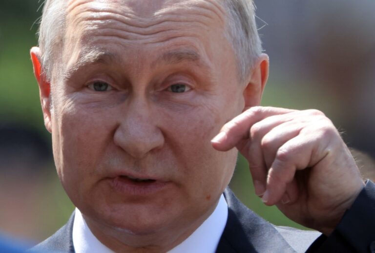 Рейтинг Путіна впав до мінімуму за два роки