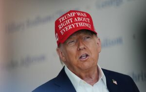 Трамп пригрозив телеканалам NBC та ABC позбавленням ліцензій