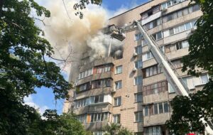 У Києві чоловік підірвав квартиру, щоб не впустити поліцію