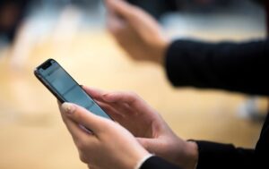 У США створили радар із ШІ, який прослуховує телефонні розмови на відстані
