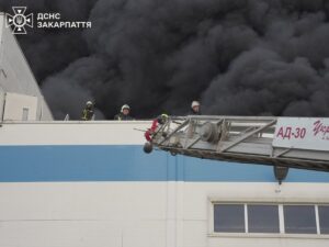 Удар по заводу в Мукачево: зросла кількість постраждалих