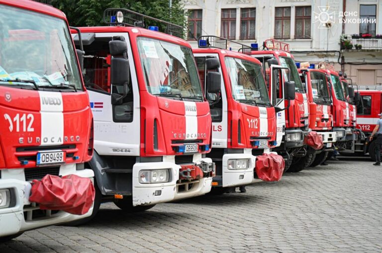 Україна отримала від Латвії 16 пожежних автомобілів