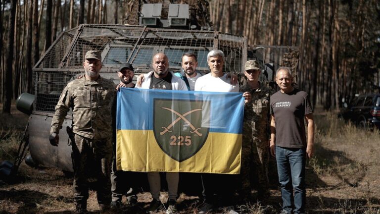 БФ молодіжної ініціативи “Надія”, Валерій Дубіль та Артем Чаплигін доставили на схід РЕБи, засоби живлення та звʼязку